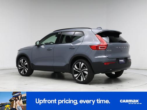 2023 Volvo XC40 B5 Ultimate Dark Theme