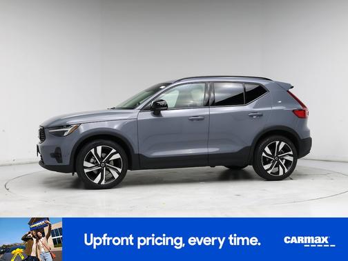 2023 Volvo XC40 B5 Ultimate Dark Theme