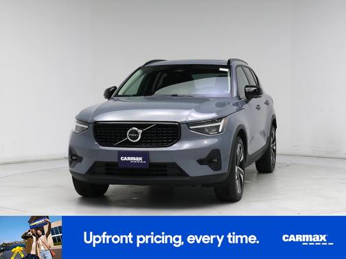 2023 Volvo XC40 B5 Ultimate Dark Theme