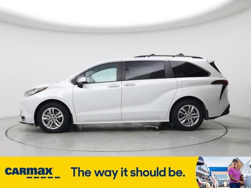 2022 Toyota Sienna XLE