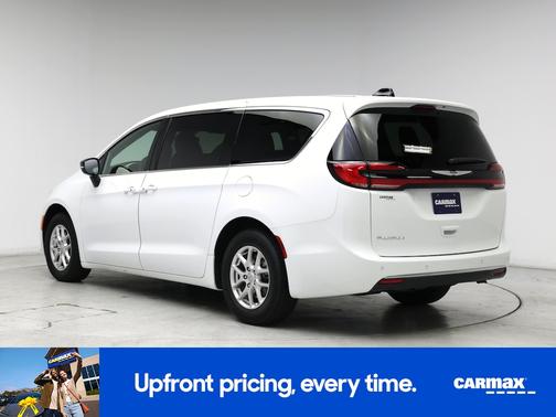 White 2025 Chrysler Pacifica Select
