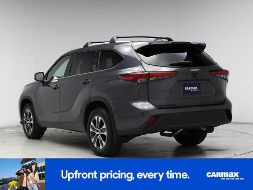 Gray 2022 Toyota Highlander XLE