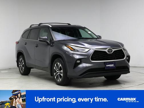 Gray 2022 Toyota Highlander XLE