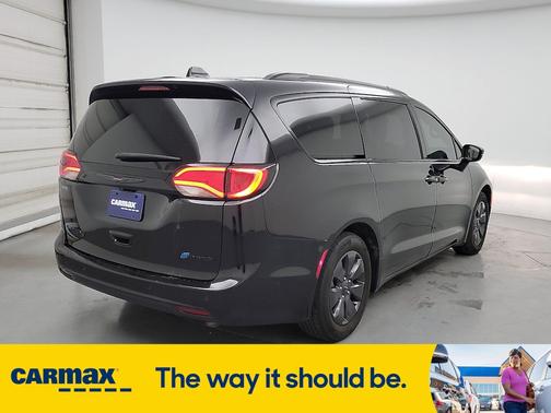 2020 Chrysler Pacifica Hybrid Red S
