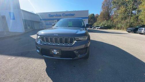 Gray Metallic 2023 Jeep Grand Cherokee Laredo