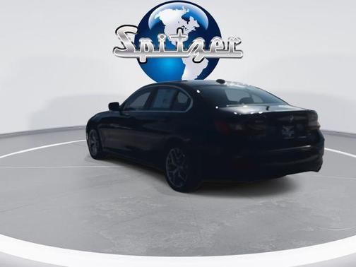 2025 BMW 330 i xDrive