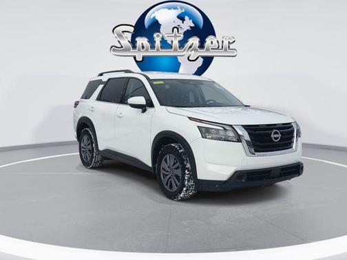 2025 Nissan Pathfinder SV