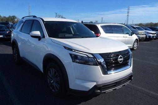 2025 Nissan Pathfinder SV