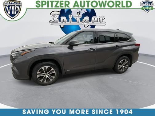 Magnetic Gray Metallic 2022 Toyota Highlander Hybrid XLE