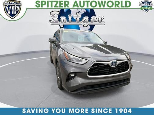 Magnetic Gray Metallic 2022 Toyota Highlander Hybrid XLE