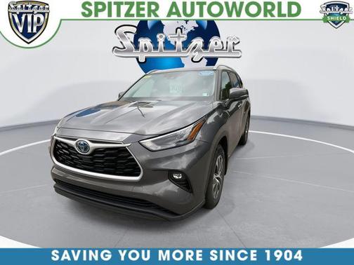 Magnetic Gray Metallic 2022 Toyota Highlander Hybrid XLE