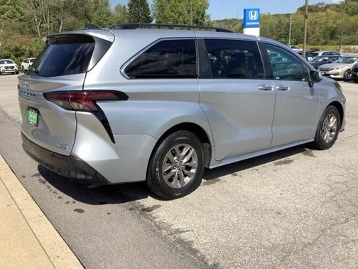 2024 Toyota Sienna XLE