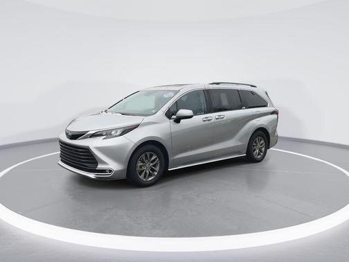 2024 Toyota Sienna XLE