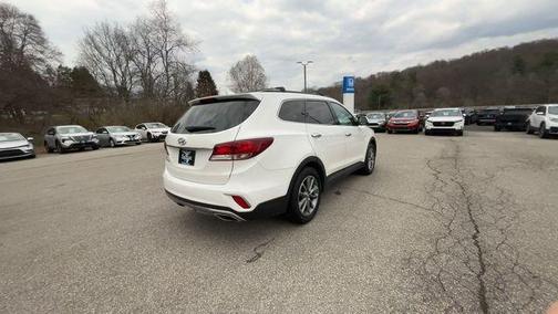 2017 Hyundai SANTA FE SE