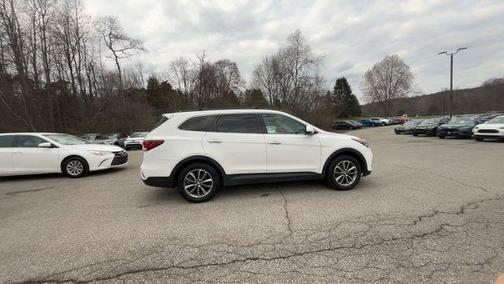 2017 Hyundai SANTA FE SE