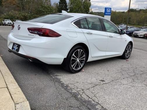2019 Buick Regal Sportback Essence