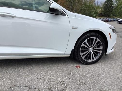 2019 Buick Regal Sportback Essence