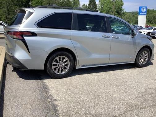 2021 Toyota Sienna XLE