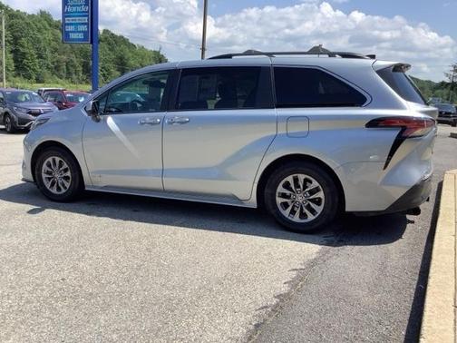2021 Toyota Sienna XLE