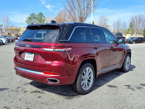 2022 Jeep Grand Cherokee Summit