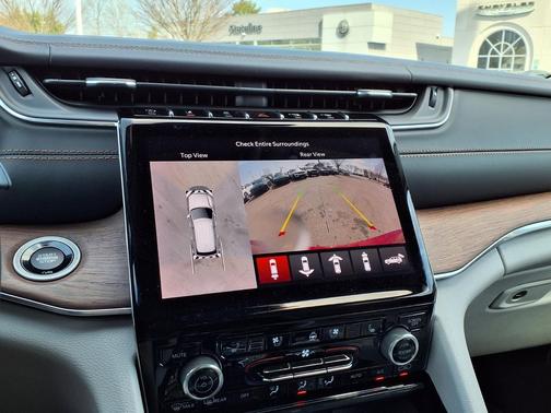 2022 Jeep Grand Cherokee Summit