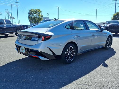 Aero Silver 2025 Hyundai SONATA SEL