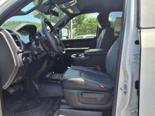 2025 RAM 2500 Tradesman Crew Cab 4x4 6'4' Box