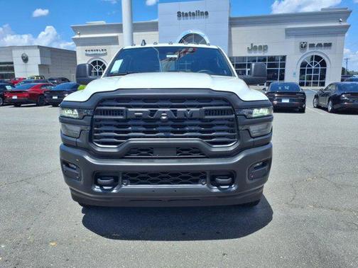 2025 RAM 2500 Tradesman Crew Cab 4x4 6'4' Box