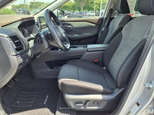 Brilliant Silver Metallic 2023 Nissan Rogue SV