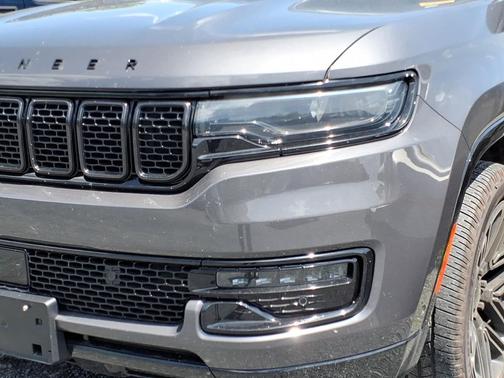 Baltic Grey Metallic 2023 Jeep Wagoneer Series II Carbide