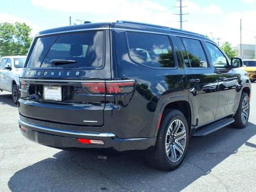 Diamond Black Crystal Pearlcoat 2024 Jeep Wagoneer Series II 4x2