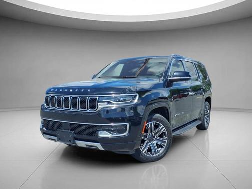 Diamond Black Crystal Pearlcoat 2024 Jeep Wagoneer Series II 4x2