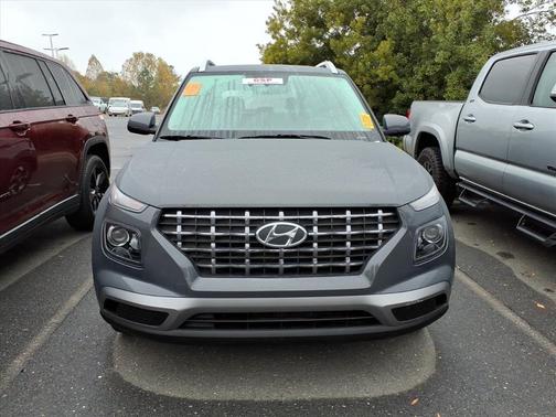2024 Hyundai VENUE SEL