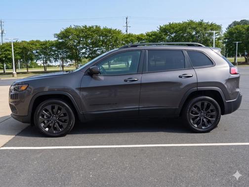 Granite Crystal Metallic Clearcoat 2021 Jeep Cherokee 80th Anniversary FWD