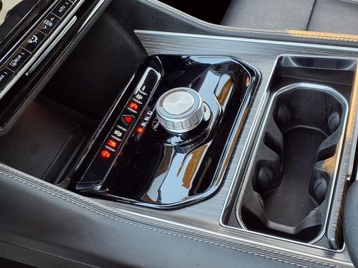 2024 Jeep Wagoneer L Series II 4x2