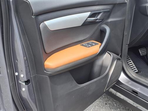 2025 VinFast VF 8 Plus