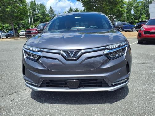 2025 VinFast VF 8 Plus