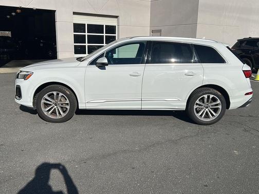 2025 Audi Q7 55 Premium Plus