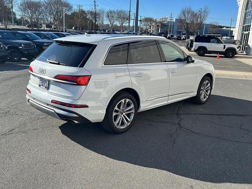 2025 Audi Q7 55 Premium Plus