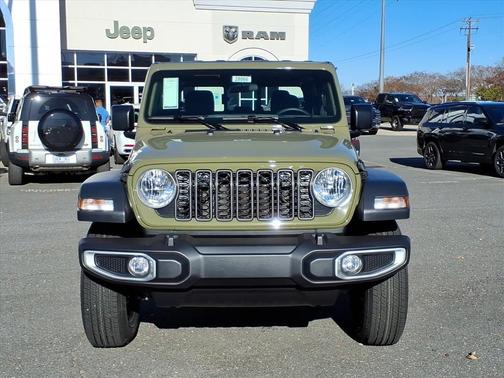 2026 Jeep Gladiator Sport
