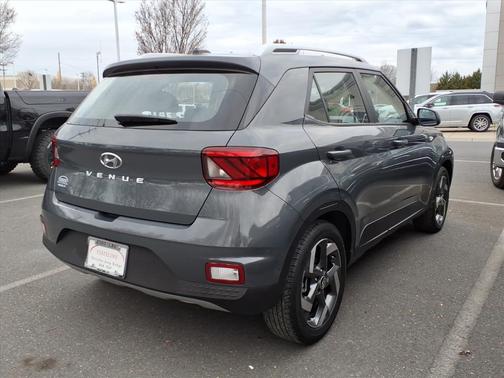 2024 Hyundai VENUE SEL