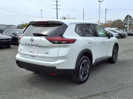2024 Nissan Rogue SV