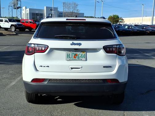 Bright White Clearcoat 2024 Jeep Compass Latitude
