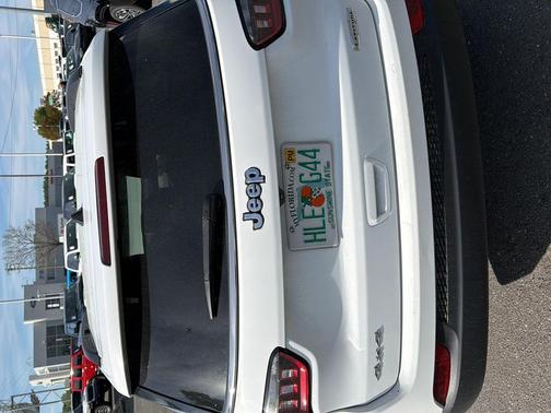 Bright White Clearcoat 2024 Jeep Compass Latitude