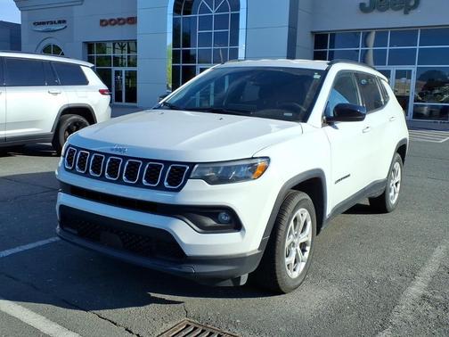 Bright White Clearcoat 2024 Jeep Compass Latitude