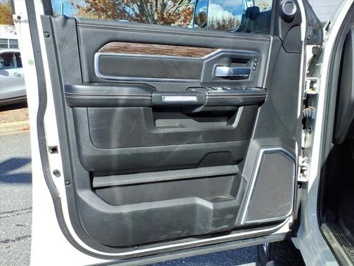 2019 RAM 2500 Laramie Crew Cab 4x4 6'4' Box