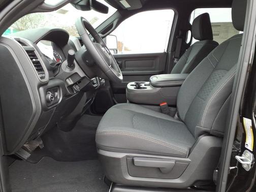 2026 RAM 2500 Tradesman Crew Cab 4x4 6'4' Box