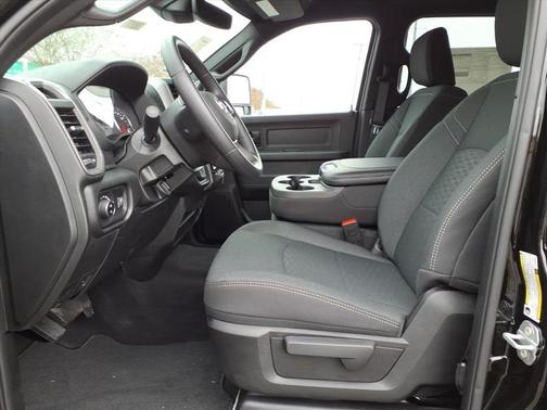 2026 RAM 2500 Tradesman Crew Cab 4x4 6'4' Box