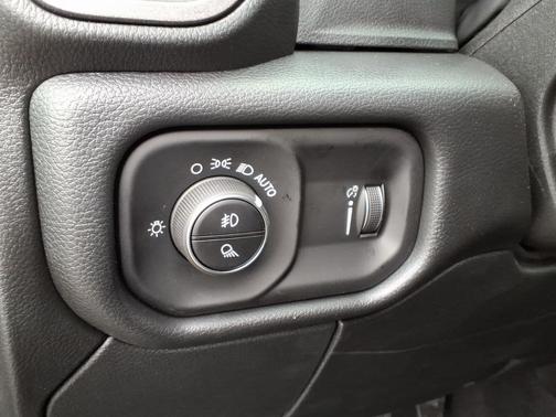 2026 RAM 2500 Tradesman Crew Cab 4x4 6'4' Box