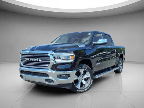 Diamond Black Crystal Pearlcoat 2024 RAM 1500 Laramie